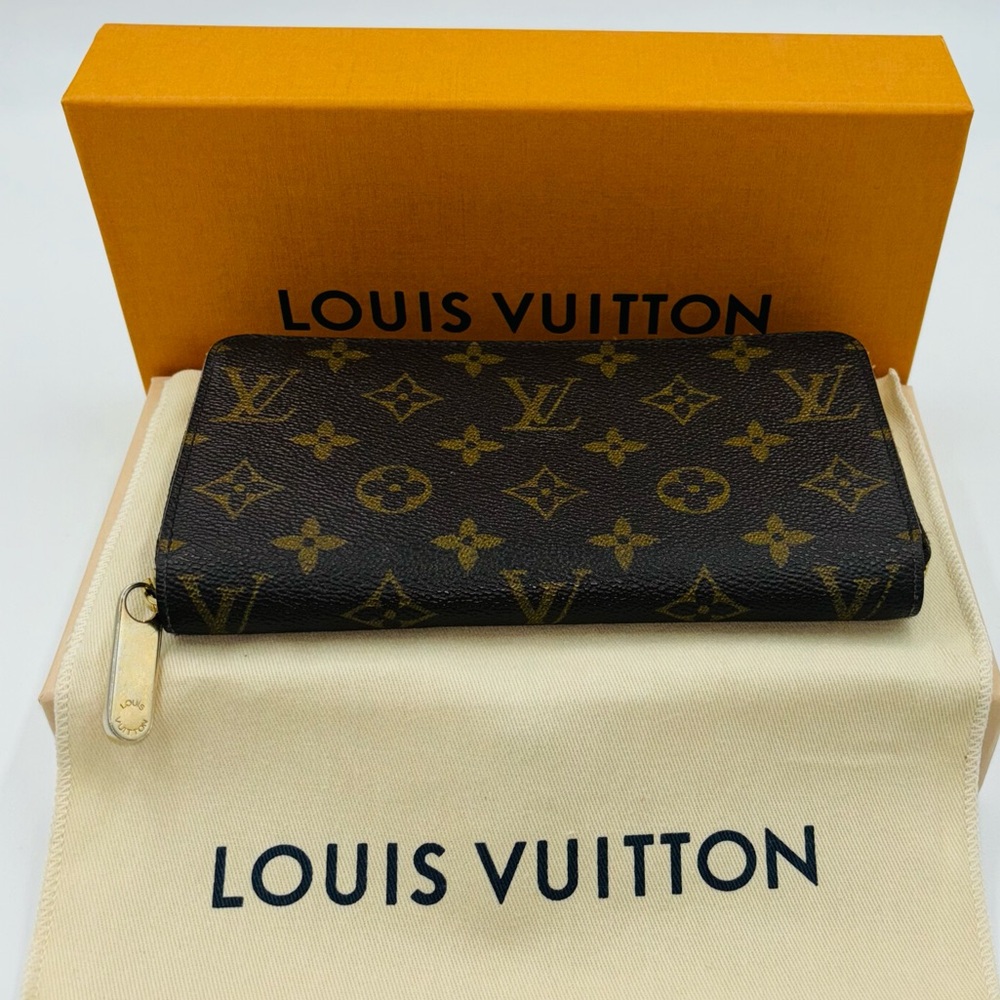AUTHENTICITY GUARANTEED LOUIS VUITTON Zippy long Wallet Monogram canvas